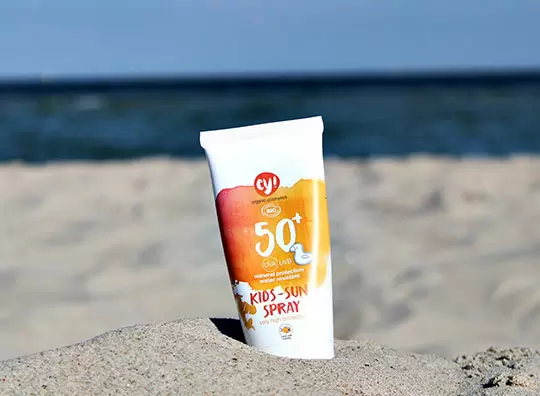 W jaki kosmetyk przeciwsłoneczny uzbroić się, zabierając Maluszka na plażę? 